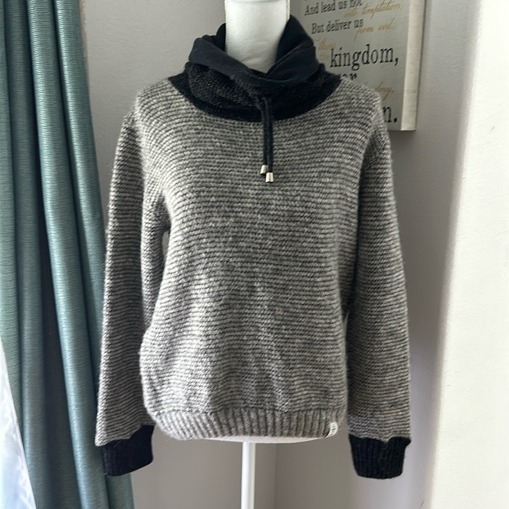 KIDKA pure new wool Iceland XS sweater grey black scoop neck
